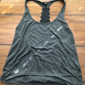 Size 4 Lululemon scallop tank. EUC.